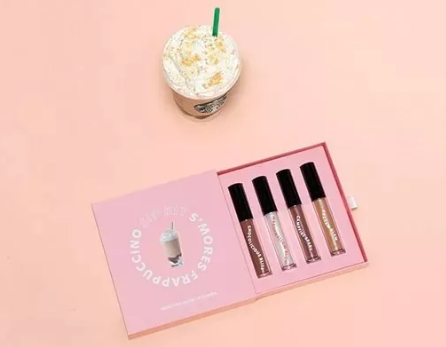 星巴克品牌跨界推出的S'mores Sip Kit”星冰樂唇彩系列