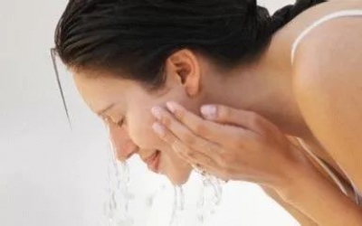 油性皮膚的類型有哪些？油性皮膚應(yīng)該如何護(hù)理？