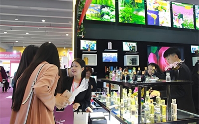 化妝品應(yīng)該怎么搞活動(dòng)吸引人？